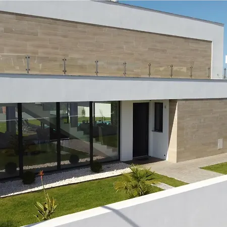 Villa Casa Arendina - Retreat With Heated Pool